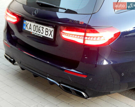 Мерседес Е-Клас 2018 у Києві на Automoto.ua Синій Мерседес Е-Клас, об'ємом двигуна 4 л та пробігом 83 тис. км за 63900 $, фото 1 на Automoto.ua