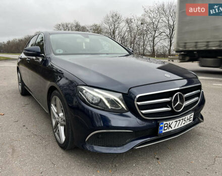 Синий Мерседес Е-Класс, объемом двигателя 1.95 л и пробегом 195 тыс. км за 32000 $, фото 1 на Automoto.ua