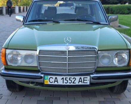 Зеленый Мерседес Е-Класс, объемом двигателя 2.4 л и пробегом 220 тыс. км за 10000 $, фото 1 на Automoto.ua