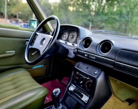 Зеленый Мерседес Е-Класс, объемом двигателя 2.4 л и пробегом 220 тыс. км за 10000 $, фото 16 на Automoto.ua