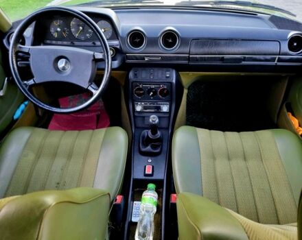 Зеленый Мерседес Е-Класс, объемом двигателя 2.4 л и пробегом 220 тыс. км за 10000 $, фото 12 на Automoto.ua