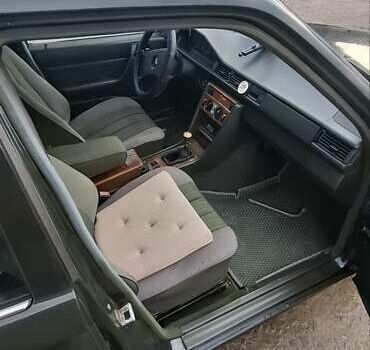 Зеленый Мерседес Е-Класс, объемом двигателя 2 л и пробегом 365 тыс. км за 2500 $, фото 11 на Automoto.ua