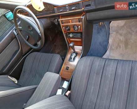 Зеленый Мерседес Е-Класс, объемом двигателя 2.3 л и пробегом 447 тыс. км за 3300 $, фото 6 на Automoto.ua