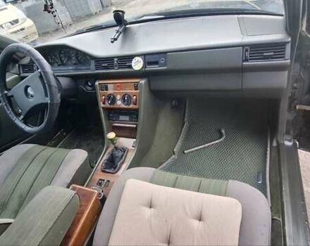 Зеленый Мерседес Е-Класс, объемом двигателя 2 л и пробегом 365 тыс. км за 2500 $, фото 13 на Automoto.ua