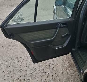 Зеленый Мерседес Е-Класс, объемом двигателя 2 л и пробегом 365 тыс. км за 2500 $, фото 9 на Automoto.ua