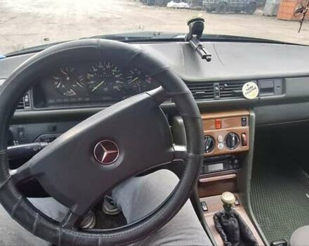 Зеленый Мерседес Е-Класс, объемом двигателя 2 л и пробегом 365 тыс. км за 2500 $, фото 17 на Automoto.ua