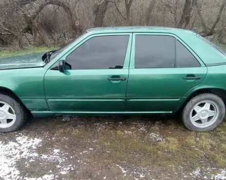 Зеленый Мерседес Е-Класс, объемом двигателя 2.3 л и пробегом 447 тыс. км за 3300 $, фото 2 на Automoto.ua