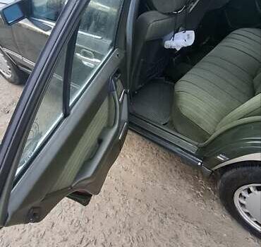 Зеленый Мерседес Е-Класс, объемом двигателя 2 л и пробегом 365 тыс. км за 2500 $, фото 8 на Automoto.ua