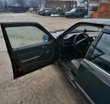 Зеленый Мерседес Е-Класс, объемом двигателя 2 л и пробегом 365 тыс. км за 2500 $, фото 10 на Automoto.ua