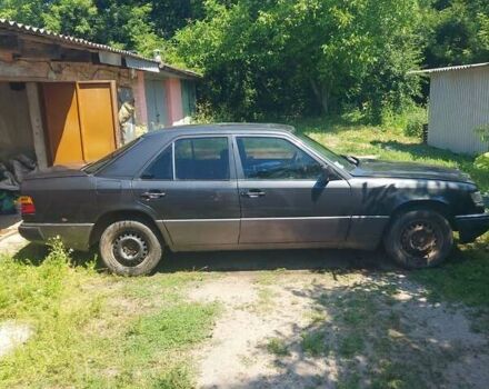 Зеленый Мерседес Е-Класс, объемом двигателя 0 л и пробегом 400 тыс. км за 1500 $, фото 4 на Automoto.ua