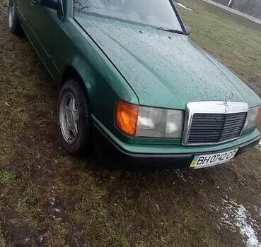 Зеленый Мерседес Е-Класс, объемом двигателя 2.3 л и пробегом 447 тыс. км за 3300 $, фото 4 на Automoto.ua