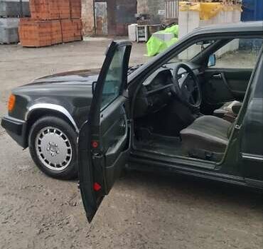 Зеленый Мерседес Е-Класс, объемом двигателя 2 л и пробегом 365 тыс. км за 2500 $, фото 6 на Automoto.ua