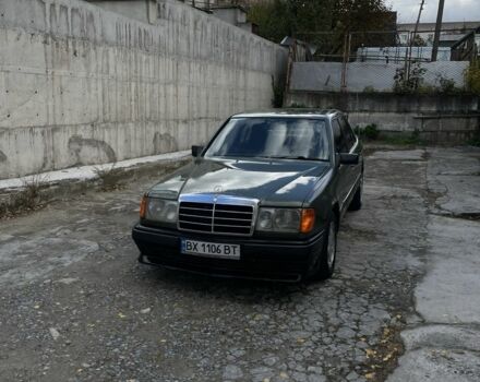 Мерседес Е-Класс 1986 в Каменце-Подольском на Automoto.ua Зеленый Мерседес Е-Класс, объемом двигателя 2.5 л и пробегом 378 тыс. км за 1800 $, фото 3 на Automoto.ua
