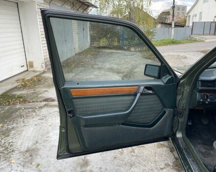 Мерседес Е-Класс 1986 в Каменце-Подольском на Automoto.ua Зеленый Мерседес Е-Класс, объемом двигателя 2.5 л и пробегом 378 тыс. км за 1800 $, фото 5 на Automoto.ua