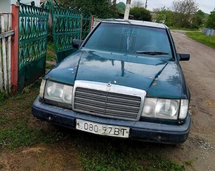 Зеленый Мерседес Е-Класс, объемом двигателя 2 л и пробегом 500 тыс. км за 1250 $, фото 5 на Automoto.ua