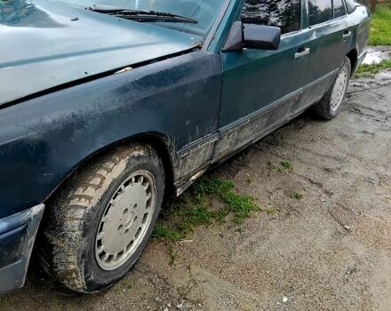 Зеленый Мерседес Е-Класс, объемом двигателя 2 л и пробегом 500 тыс. км за 1250 $, фото 3 на Automoto.ua