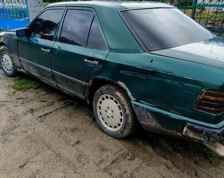 Зеленый Мерседес Е-Класс, объемом двигателя 2 л и пробегом 500 тыс. км за 1250 $, фото 6 на Automoto.ua