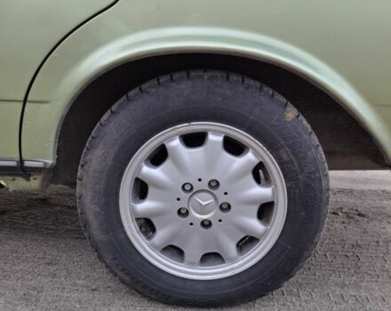 Зелений Мерседес Е-Клас, об'ємом двигуна 2 л та пробігом 450 тис. км за 1900 $, фото 7 на Automoto.ua