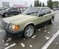 Зеленый Мерседес Е-Класс, объемом двигателя 2 л и пробегом 300 тыс. км за 1550 $, фото 1 на Automoto.ua