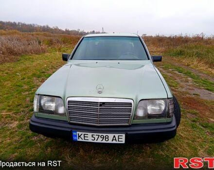 Зеленый Мерседес Е-Класс, объемом двигателя 2.3 л и пробегом 0 тыс. км за 1420 $, фото 1 на Automoto.ua