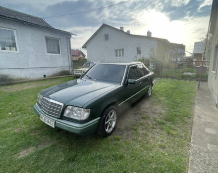 Зеленый Мерседес Е-Класс, объемом двигателя 2.4 л и пробегом 407 тыс. км за 3000 $, фото 1 на Automoto.ua