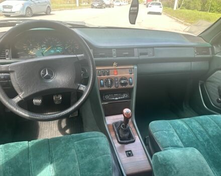 Зелений Мерседес Е-Клас, об'ємом двигуна 3 л та пробігом 244 тис. км за 2500 $, фото 4 на Automoto.ua
