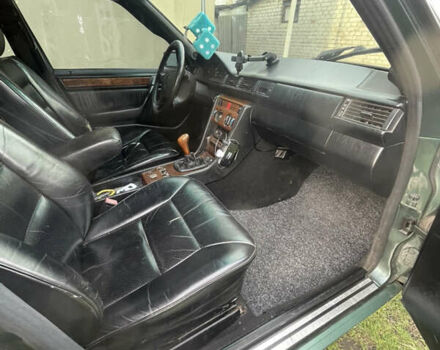 Зеленый Мерседес Е-Класс, объемом двигателя 2.4 л и пробегом 407 тыс. км за 3000 $, фото 13 на Automoto.ua