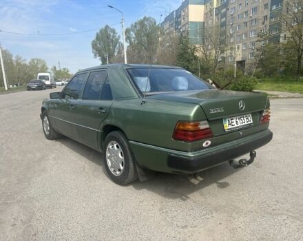 Зелений Мерседес Е-Клас, об'ємом двигуна 3 л та пробігом 244 тис. км за 2500 $, фото 3 на Automoto.ua