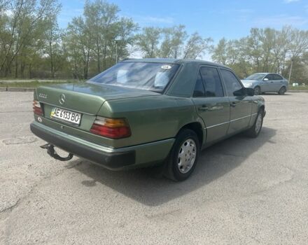 Зелений Мерседес Е-Клас, об'ємом двигуна 3 л та пробігом 244 тис. км за 2500 $, фото 2 на Automoto.ua