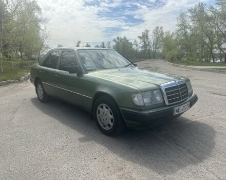 Зелений Мерседес Е-Клас, об'ємом двигуна 3 л та пробігом 244 тис. км за 2500 $, фото 1 на Automoto.ua