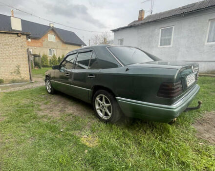 Зеленый Мерседес Е-Класс, объемом двигателя 2.4 л и пробегом 407 тыс. км за 3000 $, фото 3 на Automoto.ua