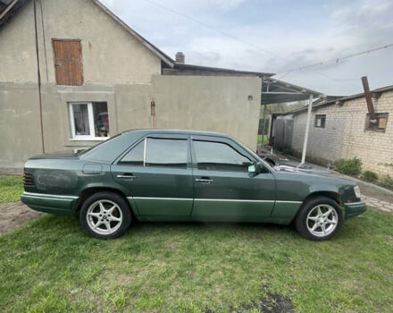 Зеленый Мерседес Е-Класс, объемом двигателя 2.4 л и пробегом 407 тыс. км за 3000 $, фото 5 на Automoto.ua