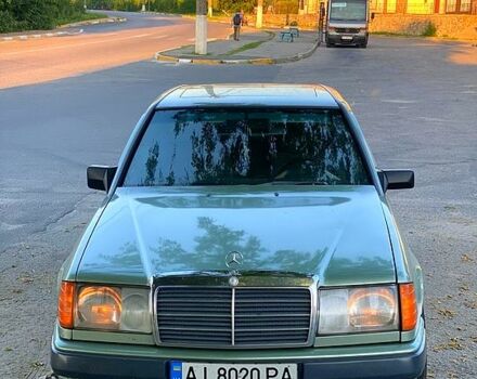 Зеленый Мерседес Е-Класс, объемом двигателя 2 л и пробегом 497 тыс. км за 2300 $, фото 2 на Automoto.ua