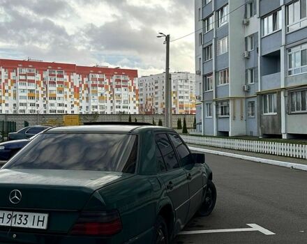 Зеленый Мерседес Е-Класс, объемом двигателя 3 л и пробегом 333 тыс. км за 1250 $, фото 2 на Automoto.ua