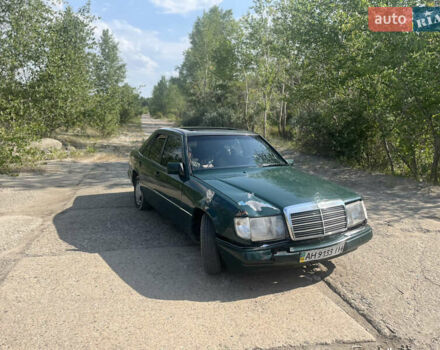 Зеленый Мерседес Е-Класс, объемом двигателя 2.96 л и пробегом 350 тыс. км за 1200 $, фото 1 на Automoto.ua