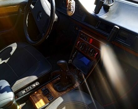 Зеленый Мерседес Е-Класс, объемом двигателя 2 л и пробегом 311 тыс. км за 2500 $, фото 3 на Automoto.ua