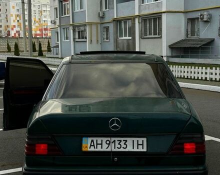 Зеленый Мерседес Е-Класс, объемом двигателя 3 л и пробегом 333 тыс. км за 1250 $, фото 4 на Automoto.ua