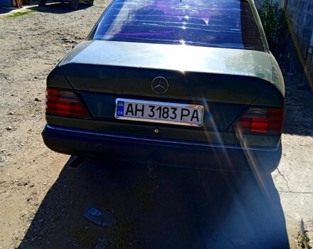 Зеленый Мерседес Е-Класс, объемом двигателя 2 л и пробегом 311 тыс. км за 2500 $, фото 1 на Automoto.ua