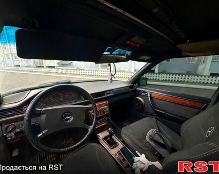 Зеленый Мерседес Е-Класс, объемом двигателя 3 л и пробегом 333 тыс. км за 1250 $, фото 5 на Automoto.ua