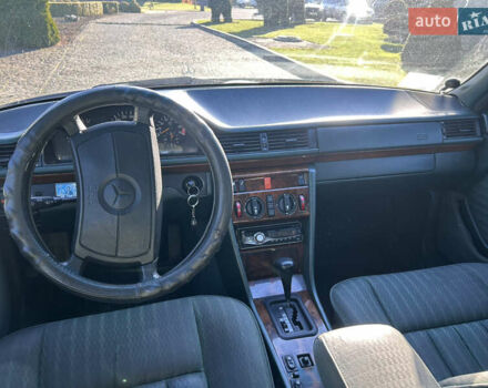 Зеленый Мерседес Е-Класс, объемом двигателя 2.6 л и пробегом 350 тыс. км за 2249 $, фото 5 на Automoto.ua