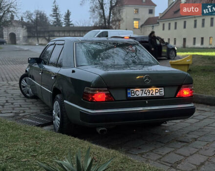 Зеленый Мерседес Е-Класс, объемом двигателя 2.6 л и пробегом 350 тыс. км за 2249 $, фото 2 на Automoto.ua