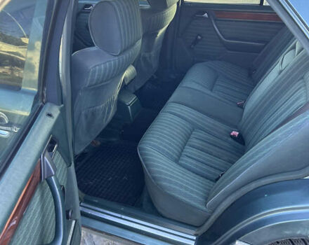 Зеленый Мерседес Е-Класс, объемом двигателя 2.6 л и пробегом 350 тыс. км за 2249 $, фото 7 на Automoto.ua