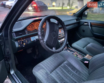 Зеленый Мерседес Е-Класс, объемом двигателя 2.6 л и пробегом 350 тыс. км за 2249 $, фото 4 на Automoto.ua