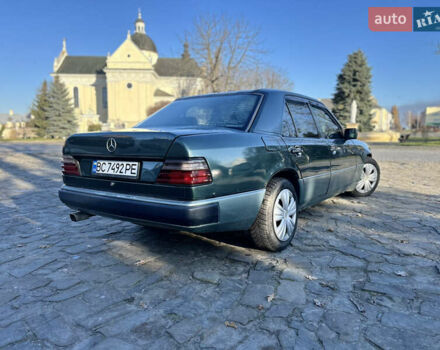 Зеленый Мерседес Е-Класс, объемом двигателя 2.6 л и пробегом 350 тыс. км за 2249 $, фото 2 на Automoto.ua