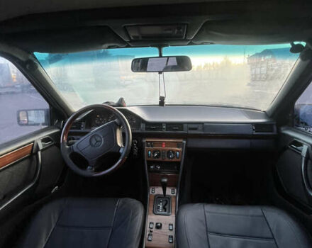 Зеленый Мерседес Е-Класс, объемом двигателя 3.2 л и пробегом 500 тыс. км за 2800 $, фото 5 на Automoto.ua