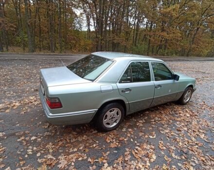 Зеленый Мерседес Е-Класс, объемом двигателя 2.5 л и пробегом 560 тыс. км за 2500 $, фото 2 на Automoto.ua