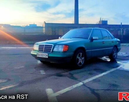 Зеленый Мерседес Е-Класс, объемом двигателя 3 л и пробегом 350 тыс. км за 900 $, фото 2 на Automoto.ua