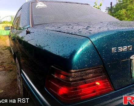 Зеленый Мерседес Е-Класс, объемом двигателя 3 л и пробегом 350 тыс. км за 900 $, фото 1 на Automoto.ua