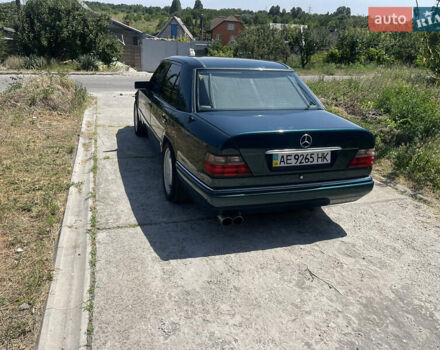 Зеленый Мерседес Е-Класс, объемом двигателя 4.2 л и пробегом 360 тыс. км за 8000 $, фото 3 на Automoto.ua
