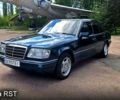 Зеленый Мерседес Е-Класс, объемом двигателя 2 л и пробегом 310 тыс. км за 3000 $, фото 1 на Automoto.ua